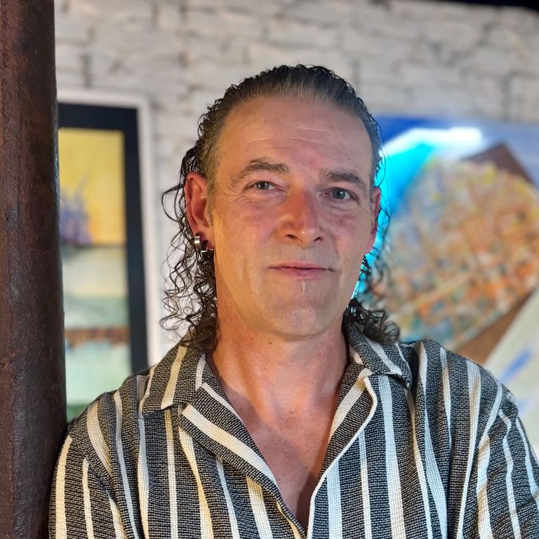 Der Künstler Erik Adam H Grösch.
