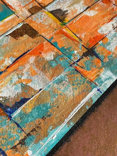 Wildes, geometrisches Farbspiel mit braun, orange, türkies, mit tief blauen und weißen Linien, ein gemalter Schatten und Kupfer enden unten.